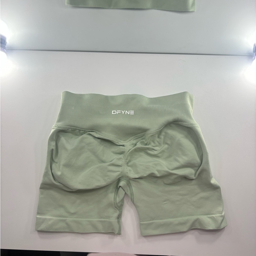 DFYNE IMACPT 4.5 green shorts XS